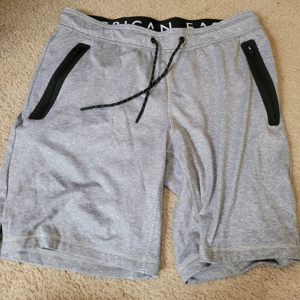 Mens medium AE active shorts